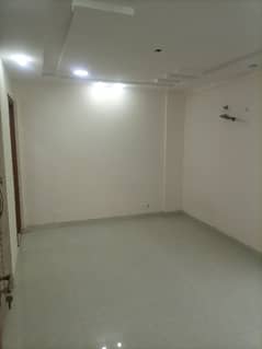 2 BED FULLY LUXURY NON FURNISH IDEAL LOCATION EXCELLENT FLAT FOR RENT IN BAHRIA TOWN LAHORE 0