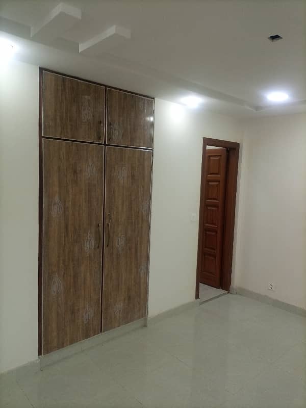 2 BED FULLY LUXURY NON FURNISH IDEAL LOCATION EXCELLENT FLAT FOR RENT IN BAHRIA TOWN LAHORE 1