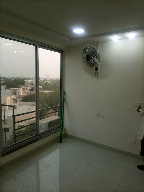 2 BED FULLY LUXURY NON FURNISH IDEAL LOCATION EXCELLENT FLAT FOR RENT IN BAHRIA TOWN LAHORE 2