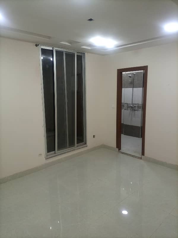2 BED FULLY LUXURY NON FURNISH IDEAL LOCATION EXCELLENT FLAT FOR RENT IN BAHRIA TOWN LAHORE 3
