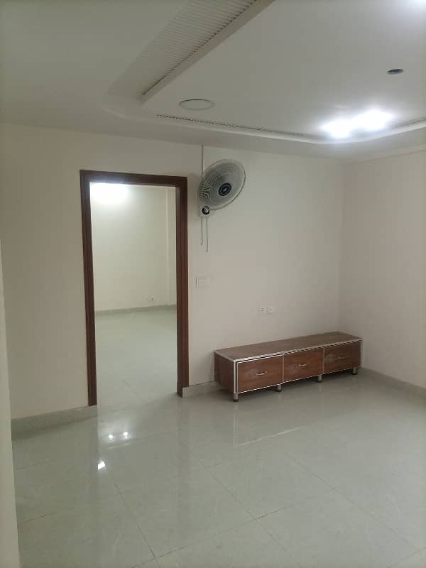 2 BED FULLY LUXURY NON FURNISH IDEAL LOCATION EXCELLENT FLAT FOR RENT IN BAHRIA TOWN LAHORE 7