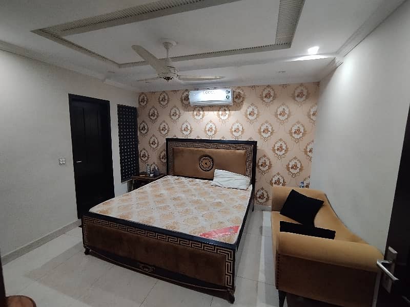 2 BED FULLY LUXURY FURNISH IDEAL LOCATION EXCELLENT FLAT FOR RENT IN BAHRIA TOWN LAHORE 7