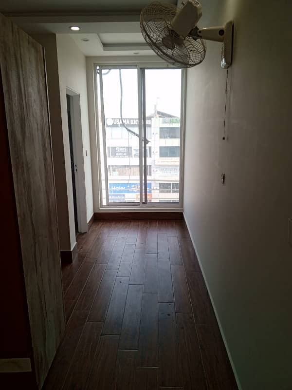 1 BED FULLY LUXURY NON FURNISH IDEAL LOCATION EXCELLENT FLAT FOR RENT IN BAHRIA TOWN LAHORE 5