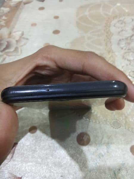 Samsung A20 in best condition and price. 4