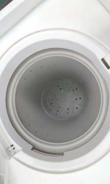 Hire Twin Tub Heavy duty washing Machine in Mint Condition 2