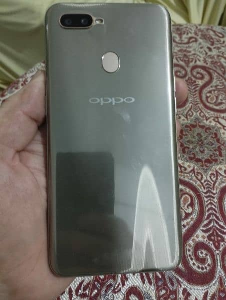 oppo A7 with box n charger all accessories available. 1