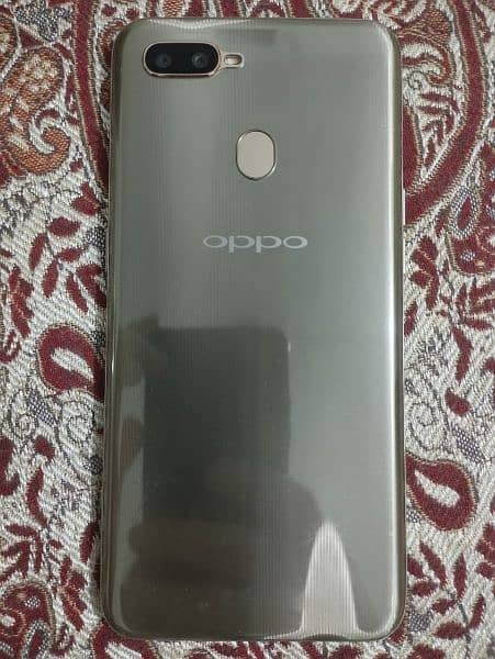 oppo A7 with box n charger all accessories available. 3