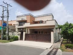 17 Marla slightly used 5 bedroom house available on Reasonable Rent