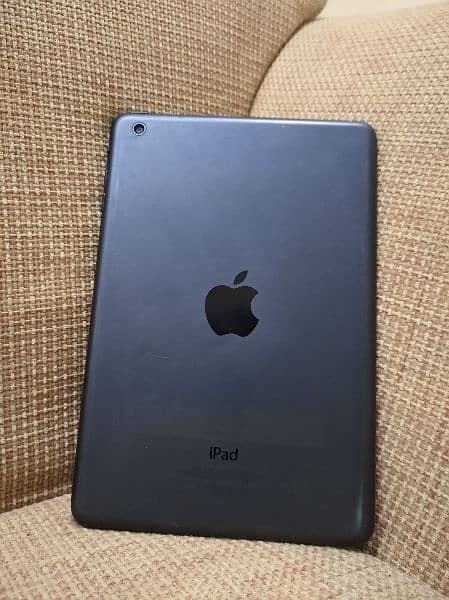 apple iPad mini super light weight. 4