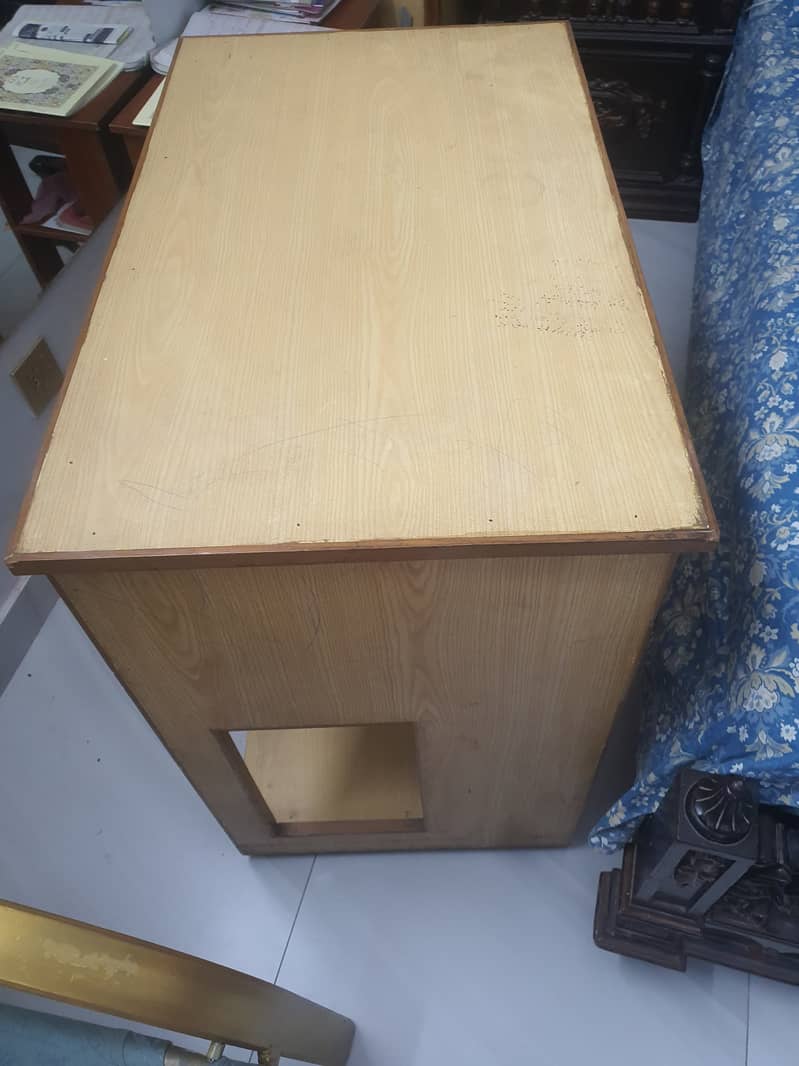 Computer table for sale 3
