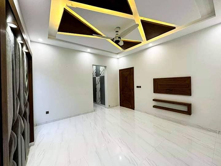 10 Marla House Available For Rent In Rafi Block Sector E Bahria Town Lahore 11