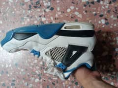 air jorden retro 4 blue,white,black colour most expensive orignal shoe