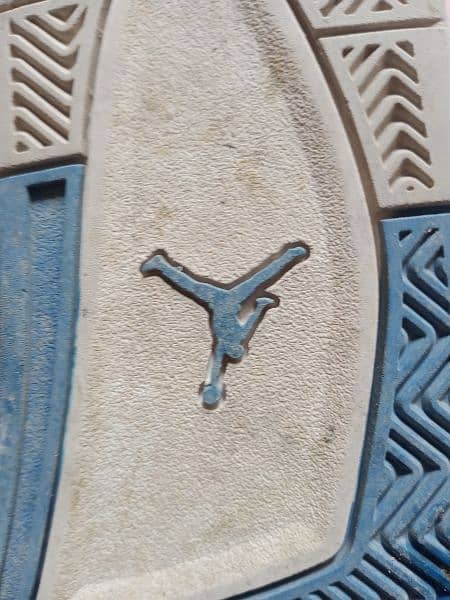 air jorden retro 4 blue,white,black colour most expensive orignal shoe 3
