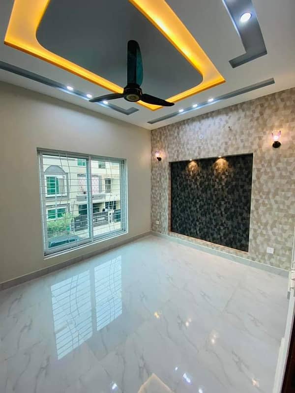 Upper Portion of 10 Marla House For Rent In Chambelli Block Sector B Bahria Town 7
