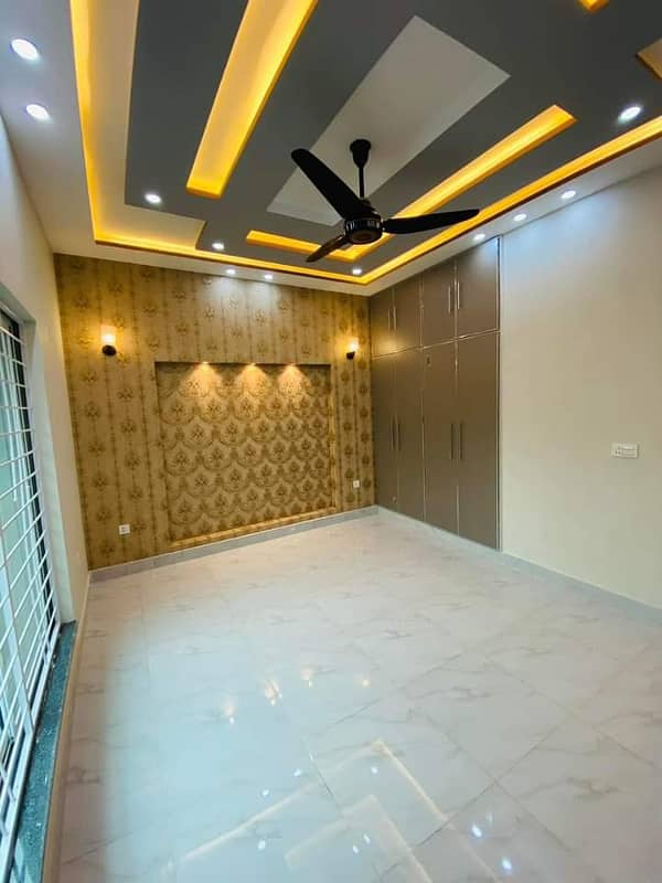 Upper Portion of 10 Marla House For Rent In Chambelli Block Sector B Bahria Town 9