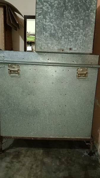 Trunk Set In Good Condition For Sale 3