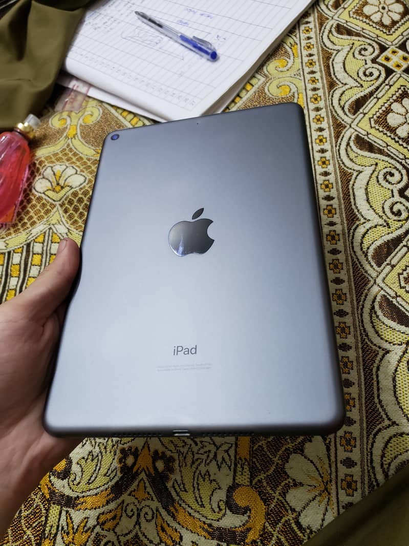 Ipad mini 5 (10/10 condition) 2