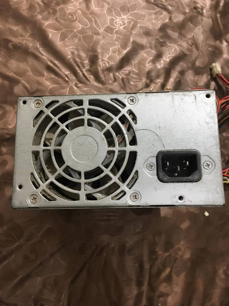 550 WATTS Power Supply 1