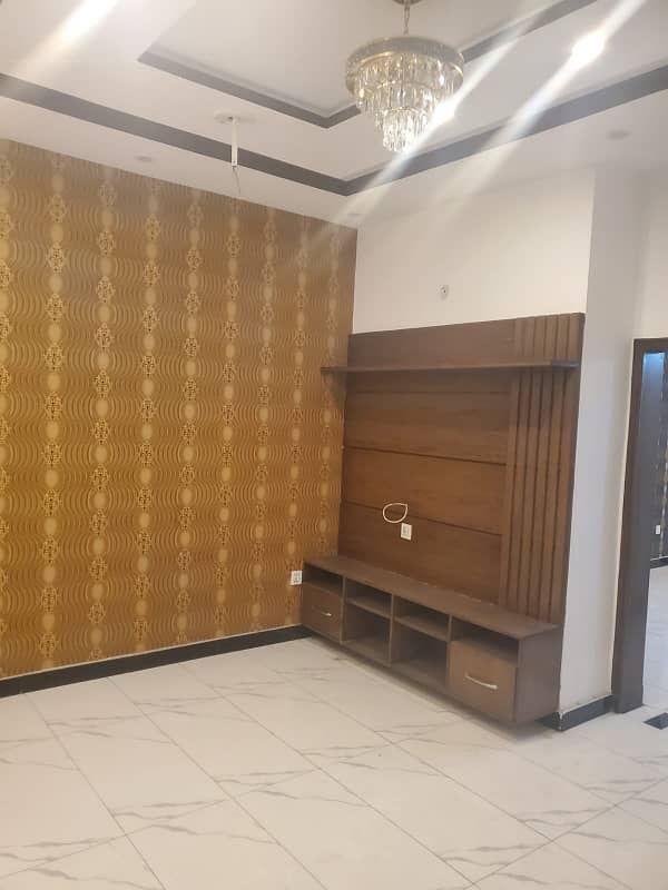 Vip beautiful 6 marla lower portion is available for rent in sabzazar lhr 4