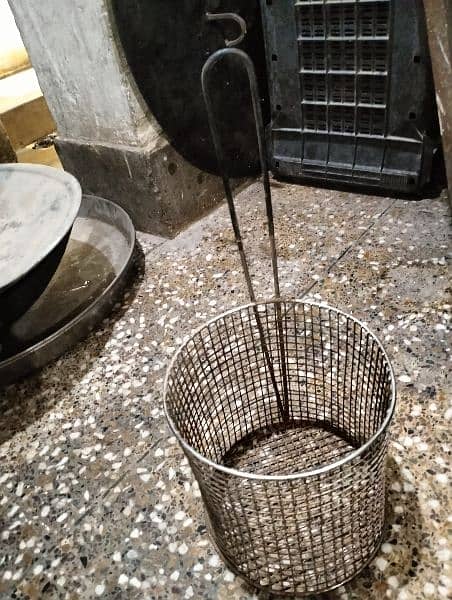 fryer basket and breeding bowl 1