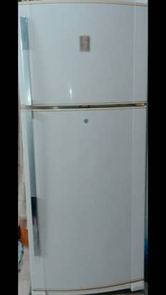 Dawlance full size signature model fridge is for sell