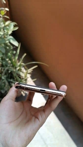 iphone Xs Max 64Gb NON PTA small dot near camera 2