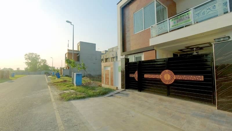 VERY BEAUTIFUL 5 MARLA BRAND NEW HOUSE OLC-B BLOCK AT REASONABLE PRICES 2