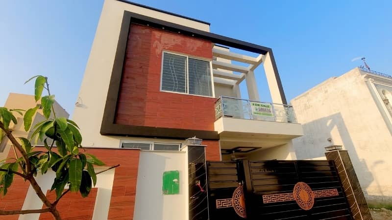 VERY BEAUTIFUL 5 MARLA BRAND NEW HOUSE OLC-B BLOCK AT REASONABLE PRICES 4