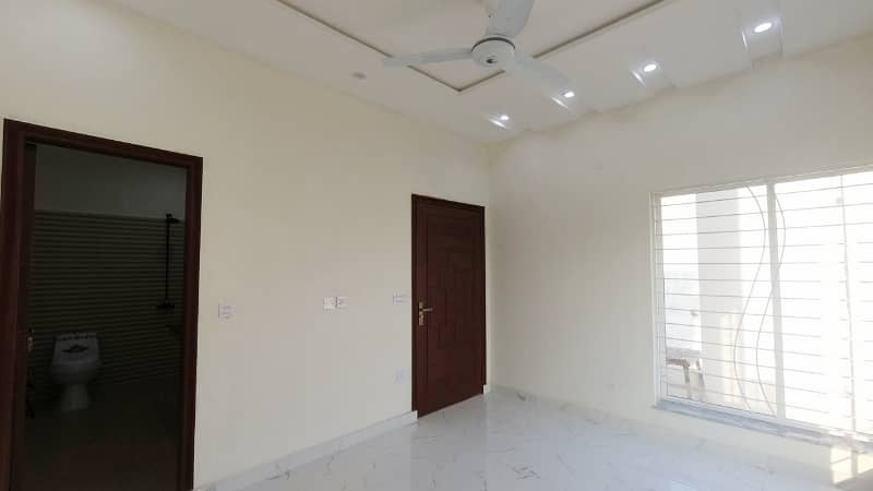 VERY BEAUTIFUL 5 MARLA BRAND NEW HOUSE OLC-B BLOCK AT REASONABLE PRICES 17