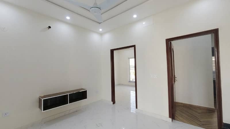 VERY BEAUTIFUL 5 MARLA BRAND NEW HOUSE OLC-B BLOCK AT REASONABLE PRICES 22