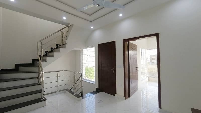 VERY BEAUTIFUL 5 MARLA BRAND NEW HOUSE OLC-B BLOCK AT REASONABLE PRICES 25