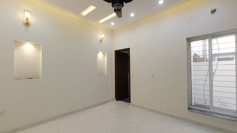VERY BEAUTIFUL 5 MARLA BRAND NEW HOUSE OLC-B BLOCK AT REASONABLE PRICES 30