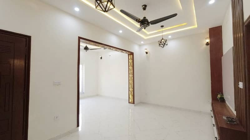 VERY BEAUTIFUL 5 MARLA BRAND NEW HOUSE OLC-B BLOCK AT REASONABLE PRICES 31
