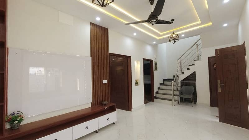VERY BEAUTIFUL 5 MARLA BRAND NEW HOUSE OLC-B BLOCK AT REASONABLE PRICES 32