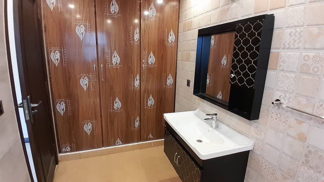 BRAND NEW HOUSE 8 MARLA VERY BEAUTIFUL DESIGN AT REASONABLE PRICE IN PHASE 2, BAHRIA ORCHARD 8