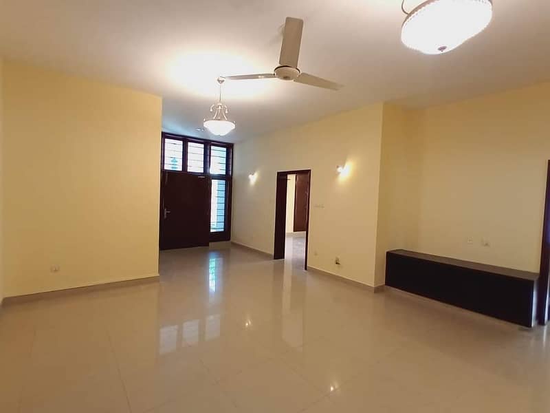 1 KANAL 3 BEDROOMS UPPER PORTION IS AVAILABLE FOR RENT. 2