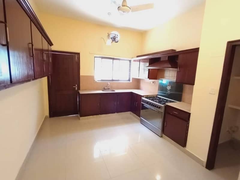 1 KANAL 3 BEDROOMS UPPER PORTION IS AVAILABLE FOR RENT. 3