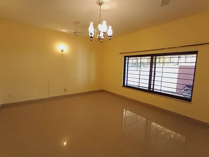 1 KANAL 3 BEDROOMS UPPER PORTION IS AVAILABLE FOR RENT. 6