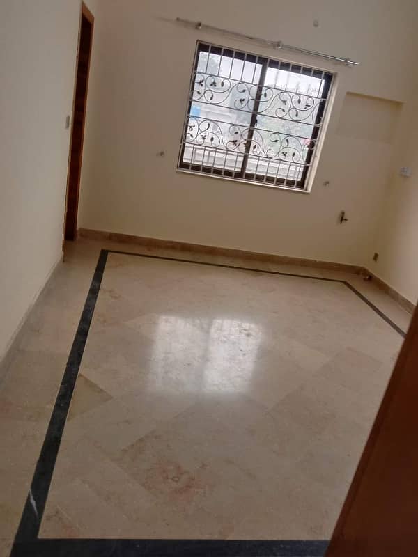 1 KANAL 3 BEDROOMS UPPER PORTION IS AVAILABLE FOR RENT. 7