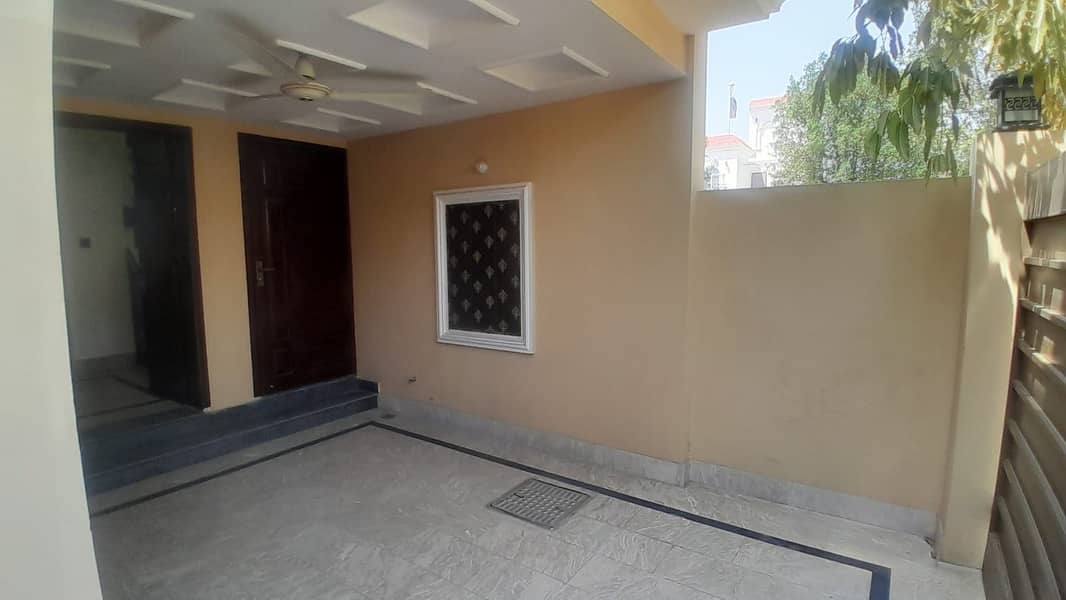 VERY BEAUTIFUL AND VERY CHEAPEST PRICE 5 MARLA HOUSE SLIGHTLY USED HOUSE IN PHASE2, BAHRIA ORCHARD 2