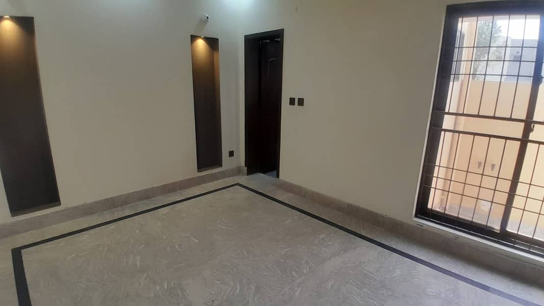 VERY BEAUTIFUL AND VERY CHEAPEST PRICE 5 MARLA HOUSE SLIGHTLY USED HOUSE IN PHASE2, BAHRIA ORCHARD 9