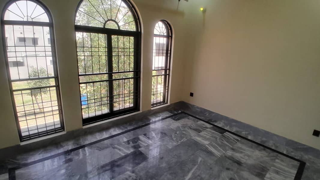 VERY BEAUTIFUL AND VERY CHEAPEST PRICE 5 MARLA HOUSE SLIGHTLY USED HOUSE IN PHASE2, BAHRIA ORCHARD 13