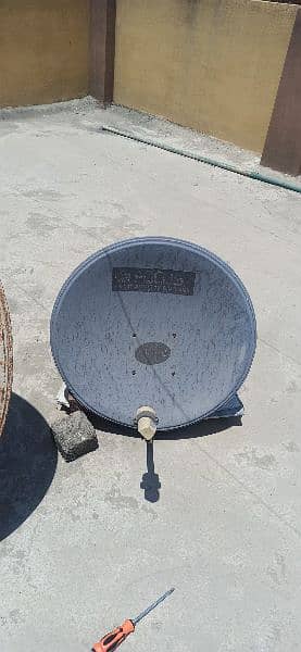 Dish Antenna with LNB 1