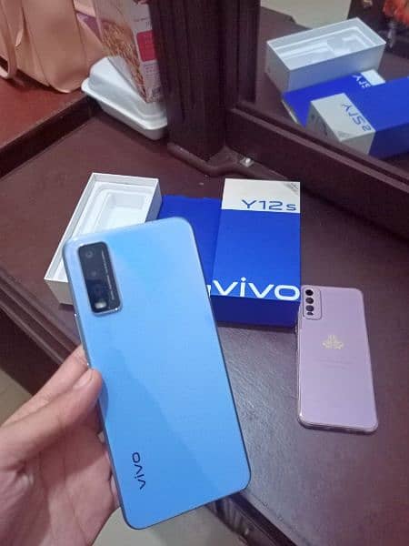 Vivo y12s . condition 10 by 10 . with all accessories. 1