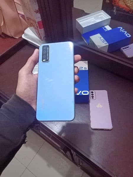 Vivo y12s . condition 10 by 10 . with all accessories. 4