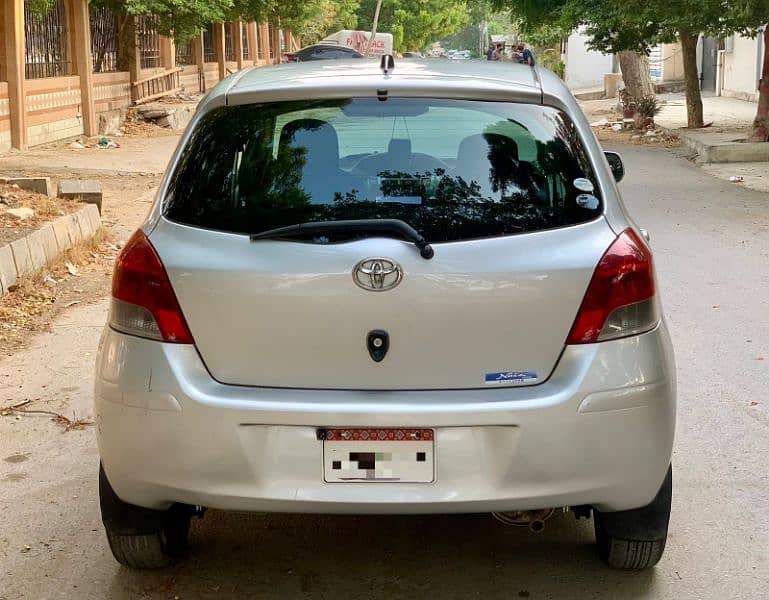 Toyota Vitz 1