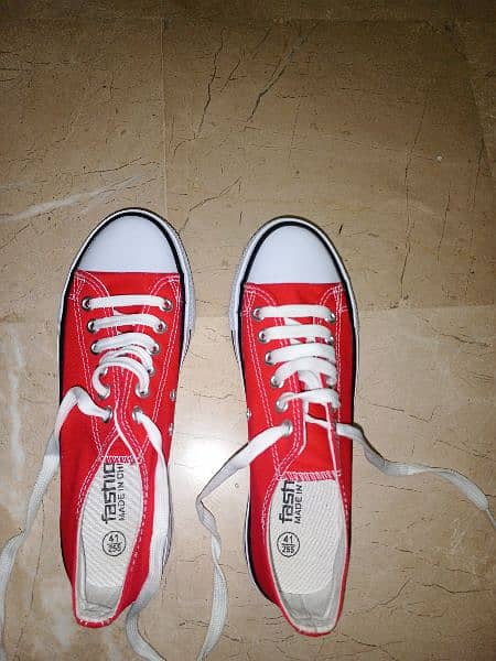 BRANDED Red canvas shoe 0