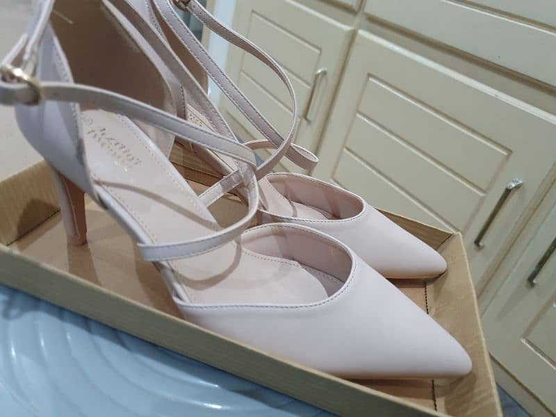 Nude  heels for sale (imported) 0