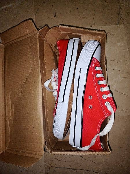 BRANDED Red canvas shoe 4