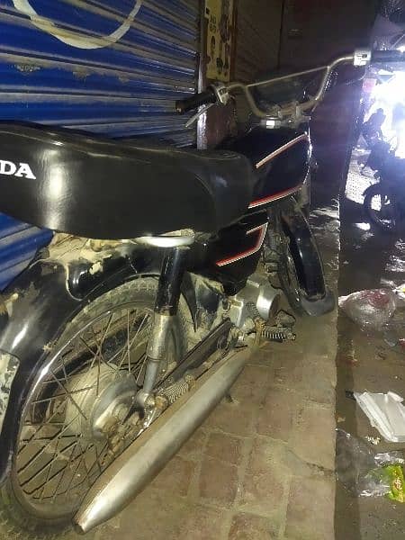 Honda CD70 4